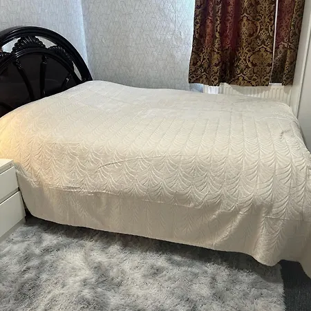 Guest house London Holiday Home *