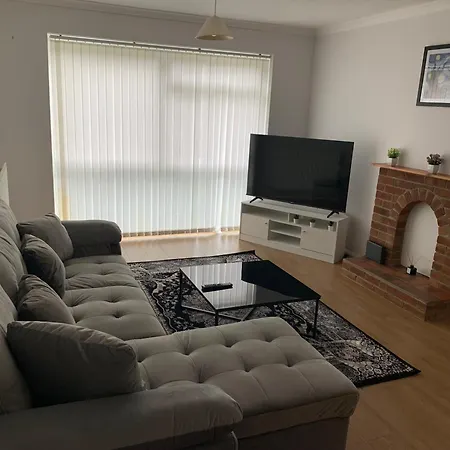 1 Bedroom Flat With Free Parking