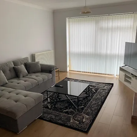 1 Bedroom Flat With Free Parking