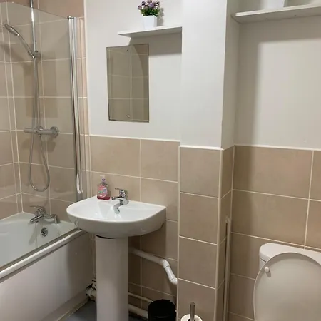 1 Bedroom Flat With Free Parking Apartment