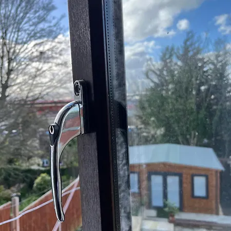 Charlton, Greenwich Luxury Self Check-in Guest house London