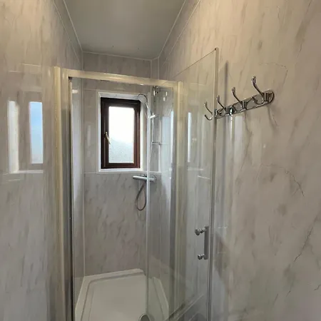 Charlton, Greenwich Luxury Self Check-in Guest house London