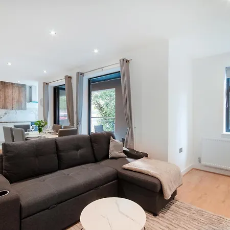 Modern Comfort Two Bedrooms Flat, Cr5 Coulsdon