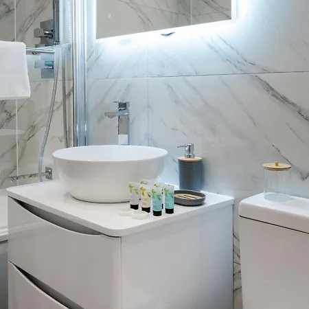Modern Comfort Two Bedrooms Flat, Cr5
