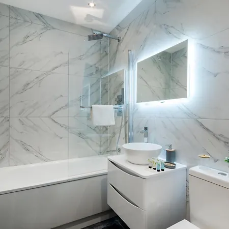 Apartment Modern Comfort Two Bedrooms Flat, Cr5 Coulsdon