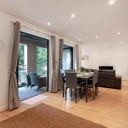 Modern Comfort Two Bedrooms Flat, Cr5 * Coulsdon