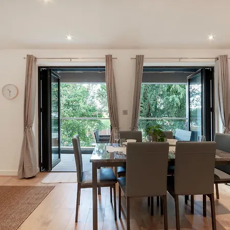 Modern Comfort Two Bedrooms Flat, Cr5 Apartment *