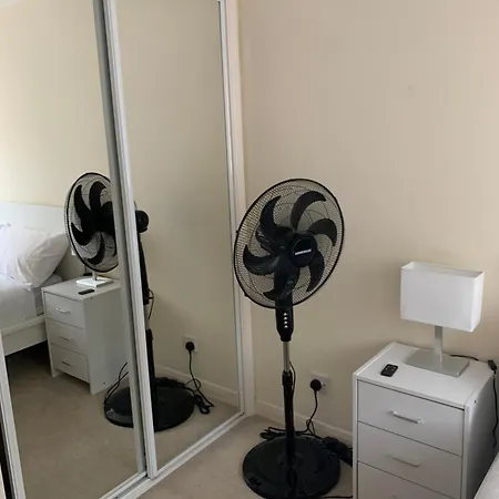 Apartment 1 Bed Flat Service With Free Parking