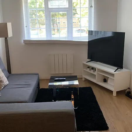 1 Bed Flat Service With Free Parking Apartment Beckenham