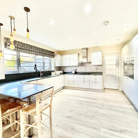 Stonegrove Luxury House London Free Off Street Parking And Evc Port * Edgware
