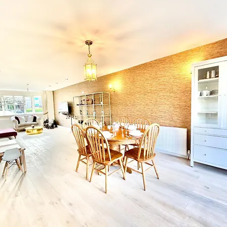 Holiday home Stonegrove Luxury House London Free Off Street Parking And Evc Port *