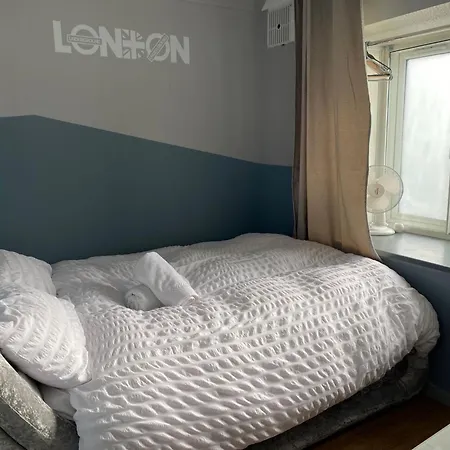 Luxurious Soft Water Air Conditioning Tv 5 Bed Arcade House London