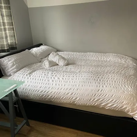 Luxurious Soft Water Air Conditioning Tv 5 Bed Arcade House