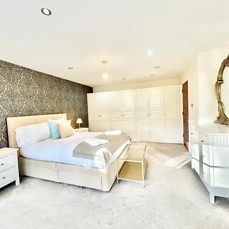 Stonegrove Luxury House London Free Off Street Parking And Evc Port * Edgware