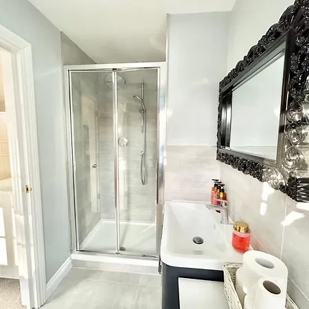 Stonegrove Luxury House London Free Off Street Parking And Evc Port * Edgware