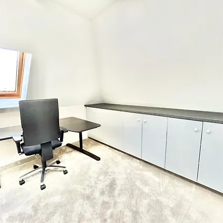 Holiday home Stonegrove Luxury House London Free Off Street Parking And Evc Port Edgware