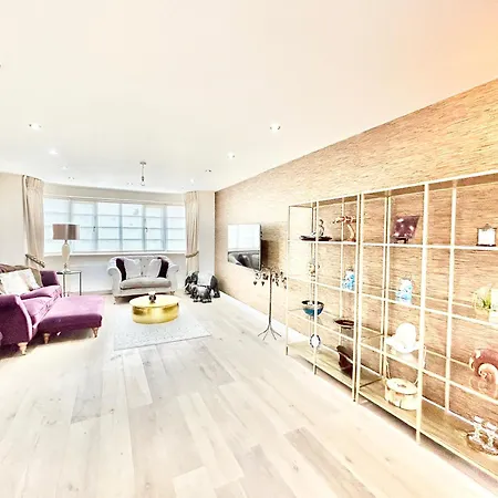 Stonegrove Luxury House London Free Off Street Parking And Evc Port