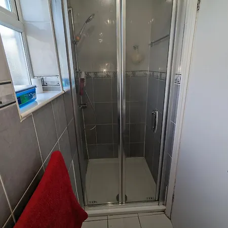 Stepney Green Self Contained Studio Apartment *