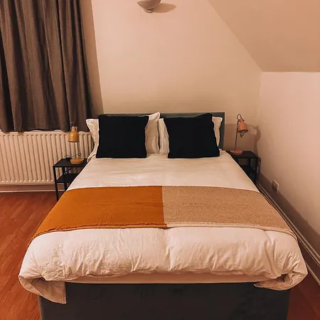 Spacious 3 In Tooting Londen