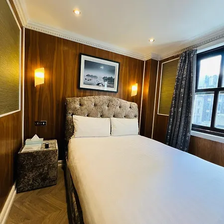 Cheshire Hotel 3*