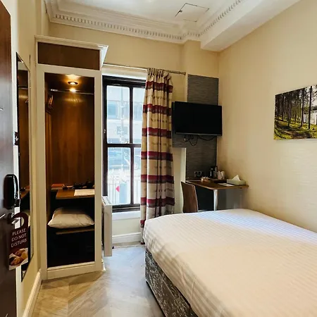 Hotel Cheshire 3*