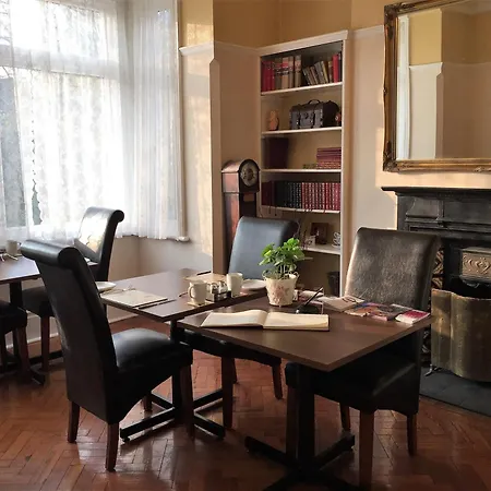Croham Park - Free Parking & Wi-fi 4*