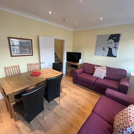 4 Bedroom & 2 Bedroom Apartment *