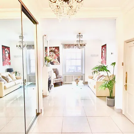 Victoria Belgravia Townhouse Apartment *
