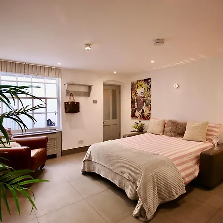 Victoria Belgravia Townhouse Apartment London
