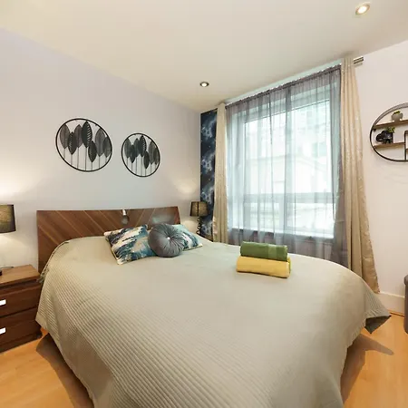 Apartment St George River London