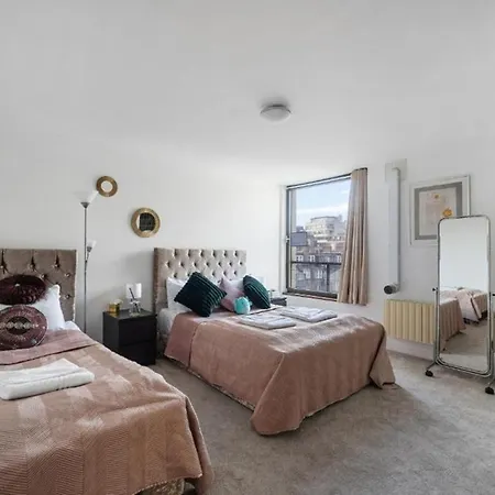 Luxurious In Mayfair Apartment