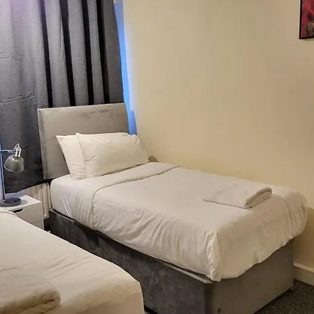 Garland Modern Spacious Flat,