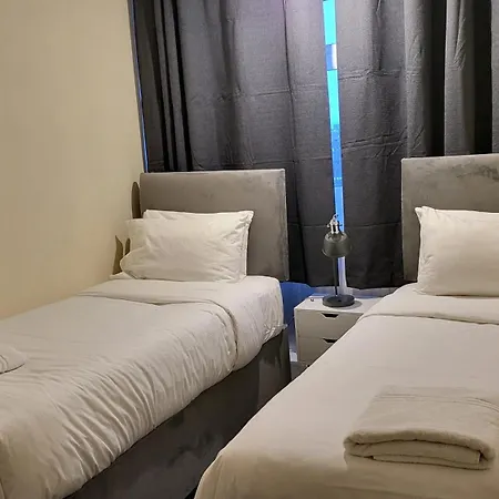 Garland Modern Spacious Flat, London