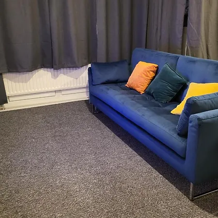 Garland Modern Spacious Flat, London