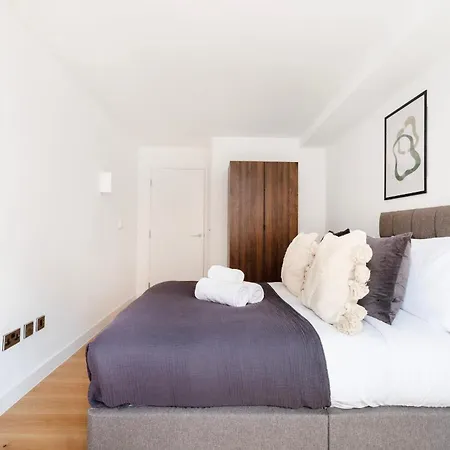 Soho & Fitzrovia With Balcony - Cityapartmentstay * London