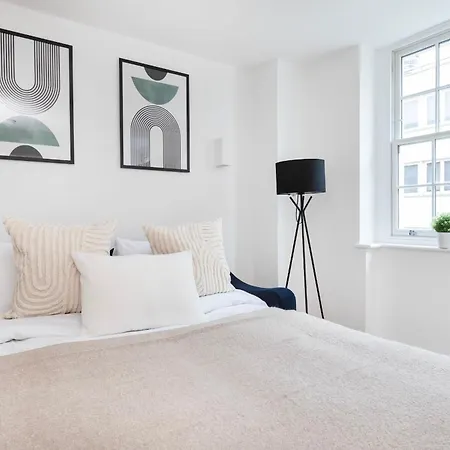 Soho & Fitzrovia With Balcony - Cityapartmentstay * London