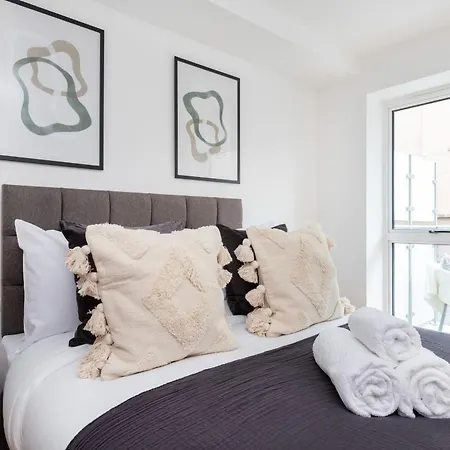 Soho & Fitzrovia With Balcony - Cityapartmentstay * 런던