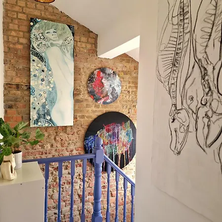 Homestay Charming Bedroom In Artist Studio London