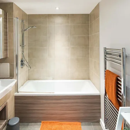 Canning Town -2 Bed Luxury *