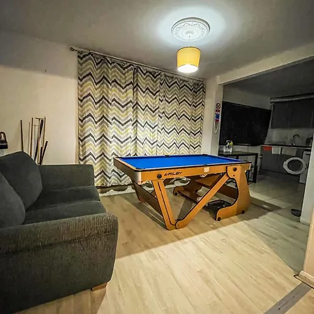Spacious With Free Parking Holiday home Croydon