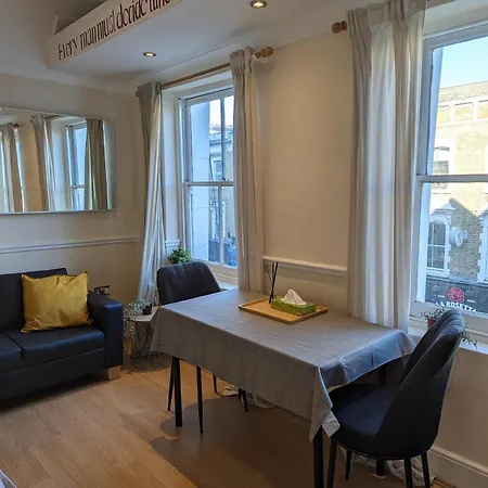 2 Bed In The Heart Of Stoke Newington Apartment *