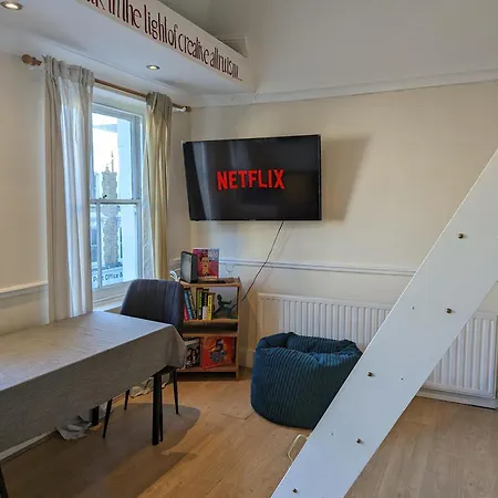 2 Bed In The Heart Of Stoke Newington Apartment *