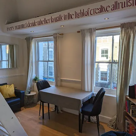 2 Bed In The Heart Of Stoke Newington Apartment *