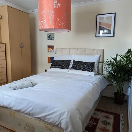 2 Bed In The Heart Of Stoke Newington Apartment *