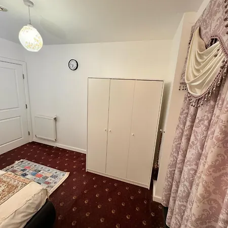 Luxury In Canary Wharf Guest house