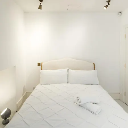 Apartment Charming 2-bed Flat In The Heart Of Nottinghill - Steps From Portobello Rd Market And Nottinghill Bookshop