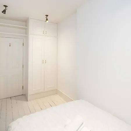 Apartment Charming 2-bed Flat In The Heart Of Nottinghill - Steps From Portobello Rd Market And Nottinghill Bookshop *