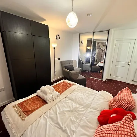 Guest house Luxury In Canary Wharf London