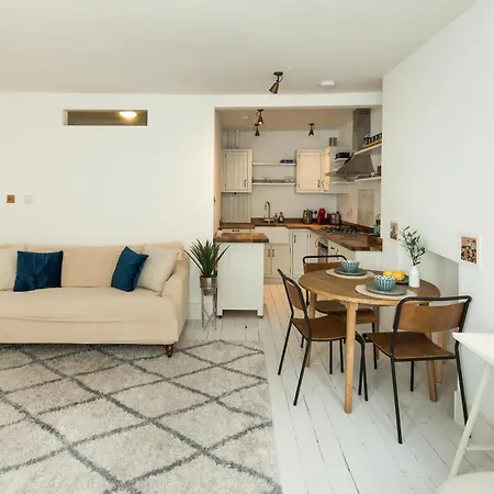 Apartment Charming 2-bed Flat In The Heart Of Nottinghill - Steps From Portobello Rd Market And Nottinghill Bookshop
