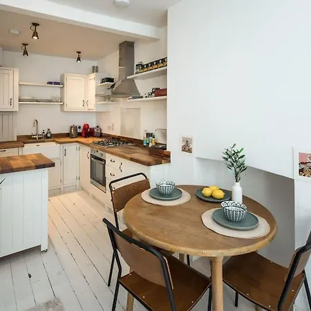 Apartment Charming 2-bed Flat In The Heart Of Nottinghill - Steps From Portobello Rd Market And Nottinghill Bookshop